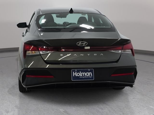 Used 2024 Gray Hyundai SEL image 7
