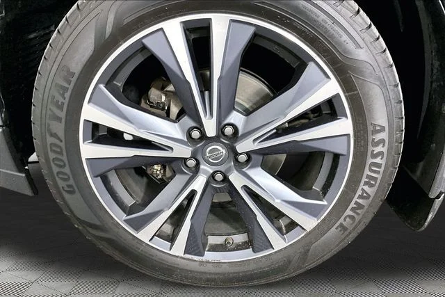 Used 2017 Gray Nissan Platinum image 32