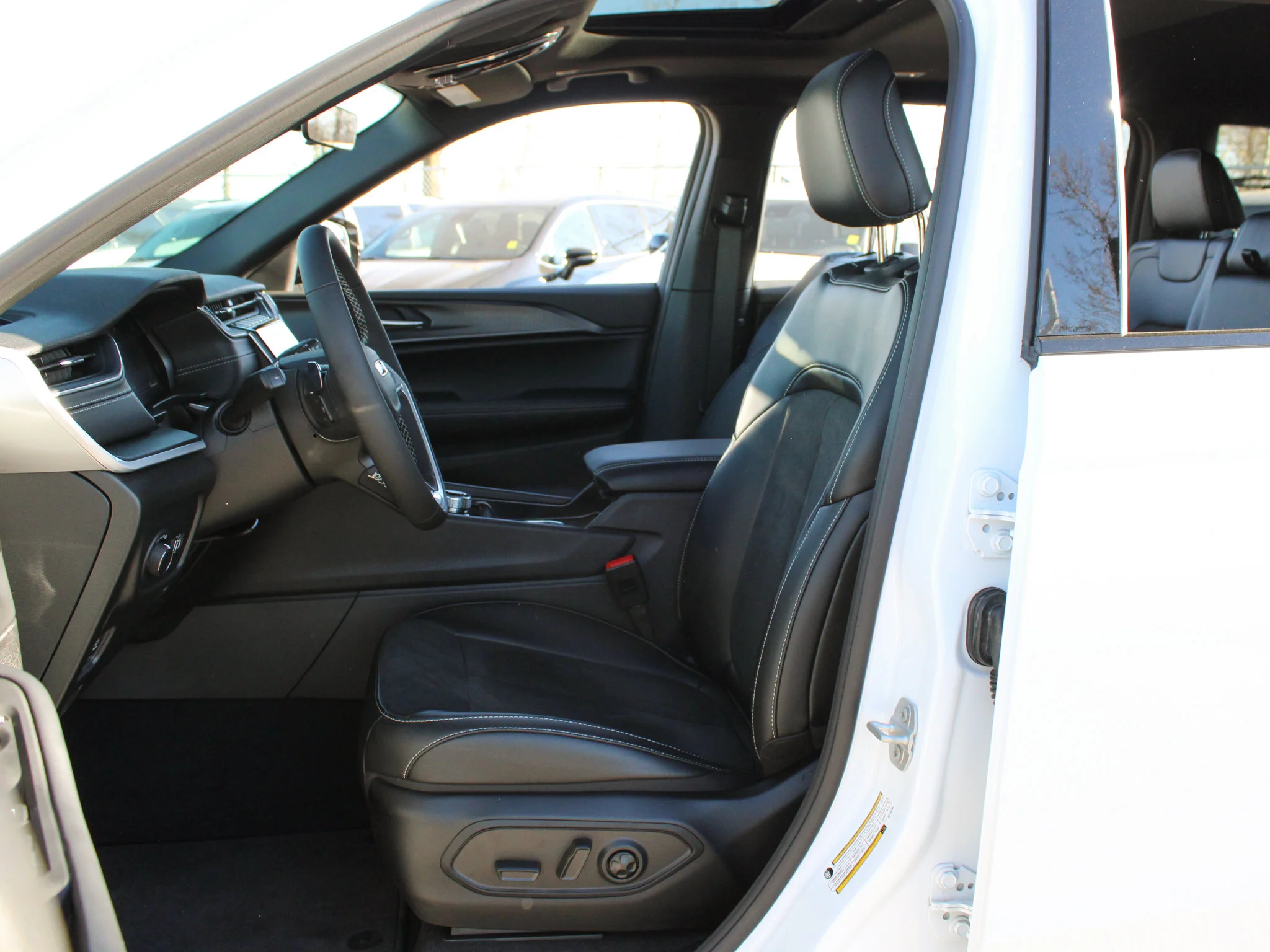 Certified Used 2025 White Jeep Altitude * V6 | Heated Leather Seats | Sunroof | Adaptive Cruise | Remote Start | Backup Camera image 3
