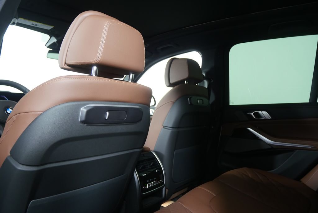 New 2026 Mineral White Metallic BMW sDrive40i image 17