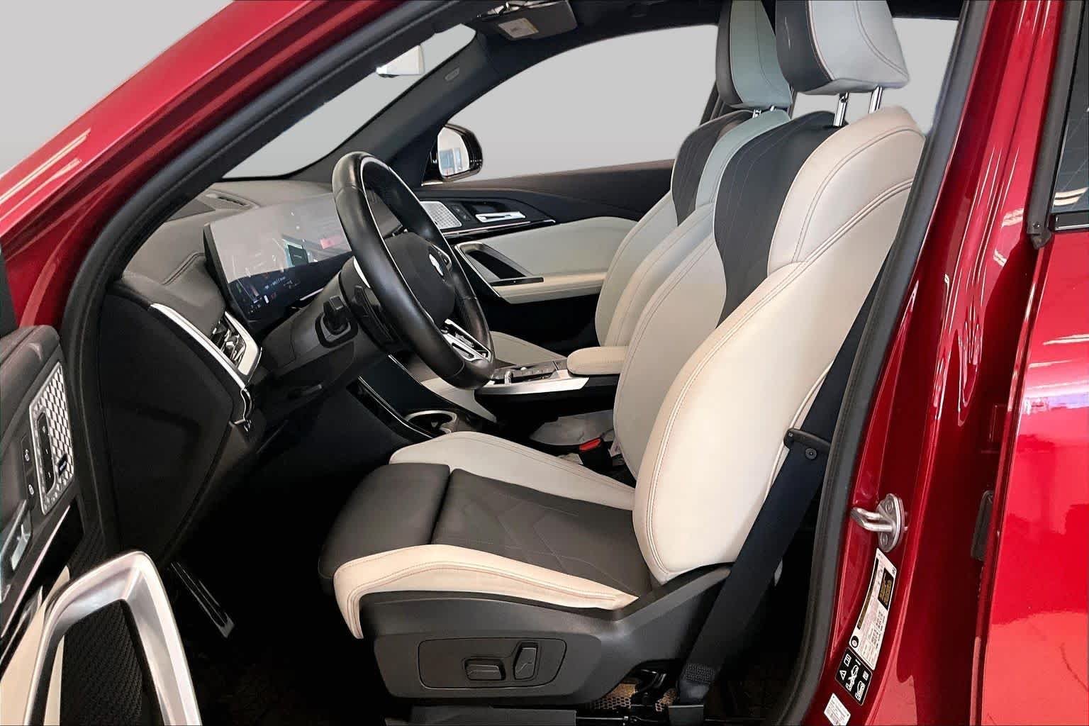 Used 2025 Vegas Red Metallic BMW xDrive28i image 7