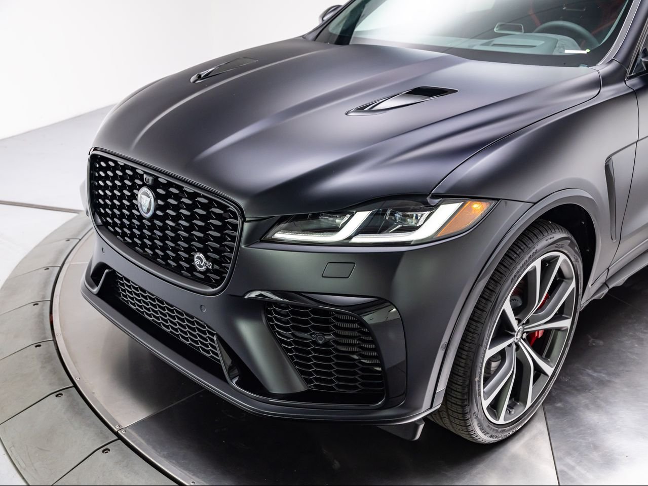 2026 Jaguar F-Pace SVR - Photo 9