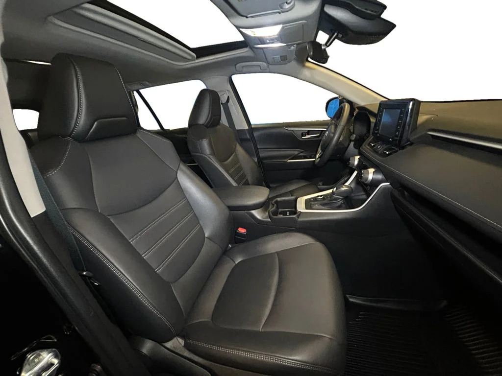 Used 2022 Midnight Black Toyota XLE Premium image 15