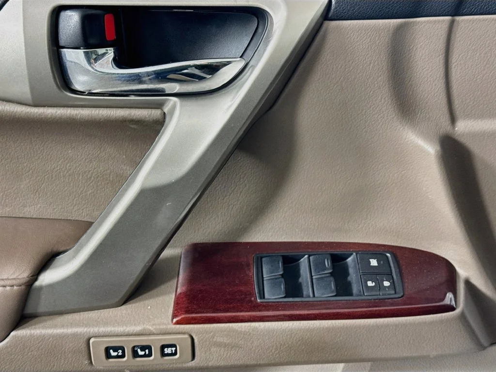 Used 2016 White Lexus 460 image 22