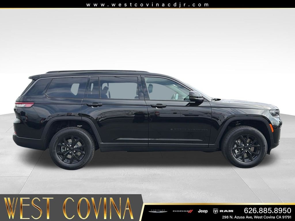 New 2026 Diamond Black Crystal Pearl-Coat Exterior Paint Jeep Altitude image 6