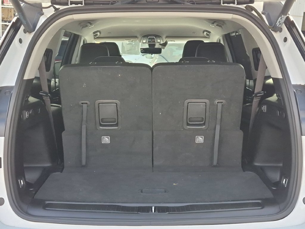 Used 2023 White Jeep Limited image 8