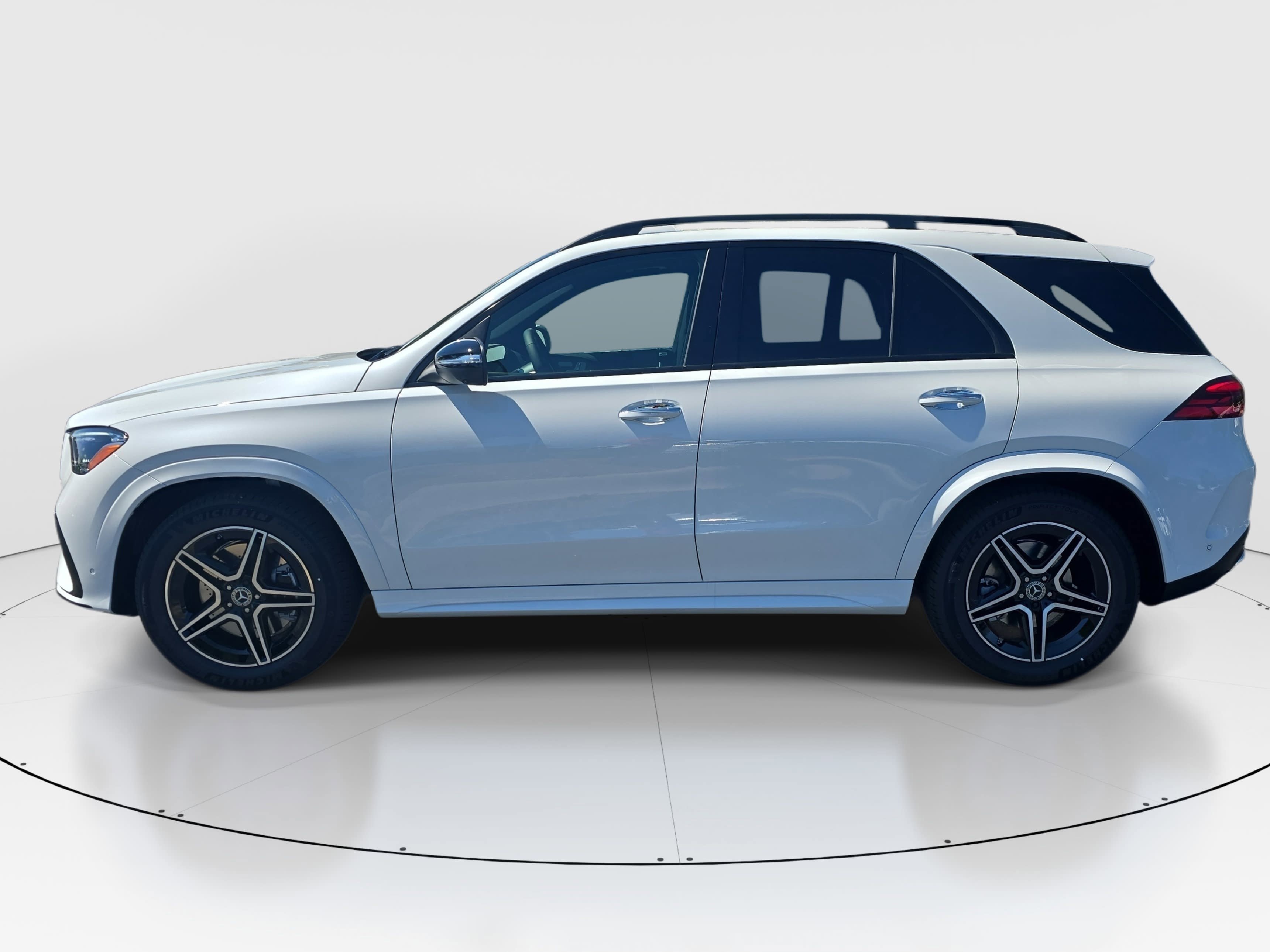New 2026 MANUFAKTUR Moonlight White Metallic Mercedes-Benz GLE450 image 8