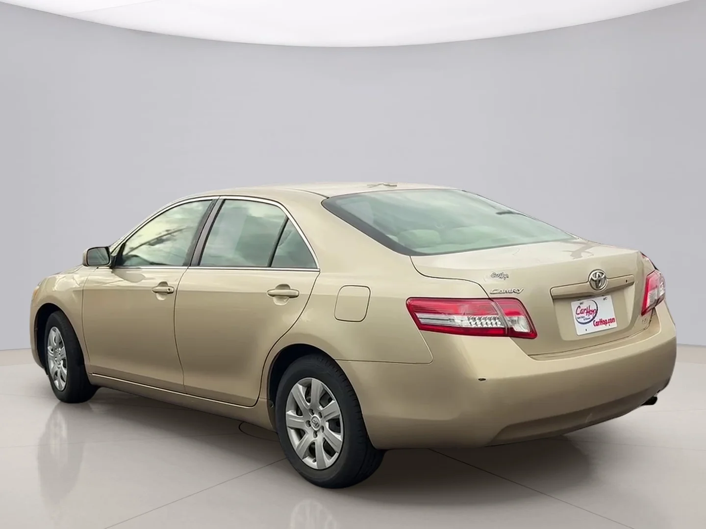 Used 2011 Gold Toyota LE image 7