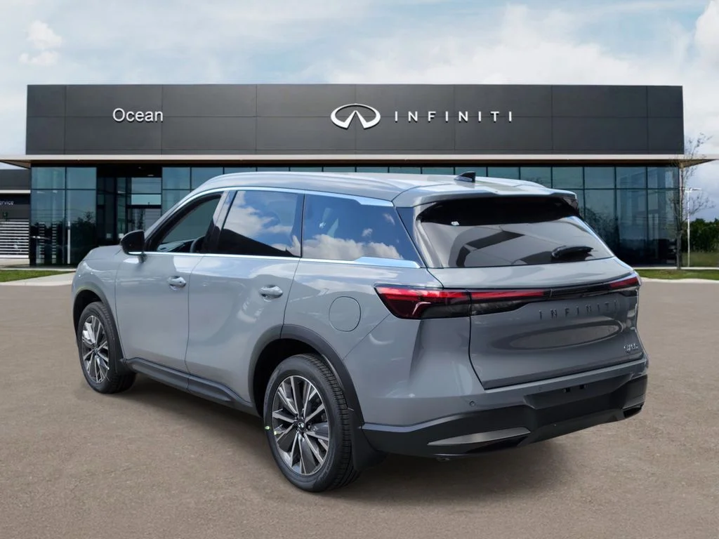 New 2027 HARBOR GRAY INFINITI Luxe FWD image 4