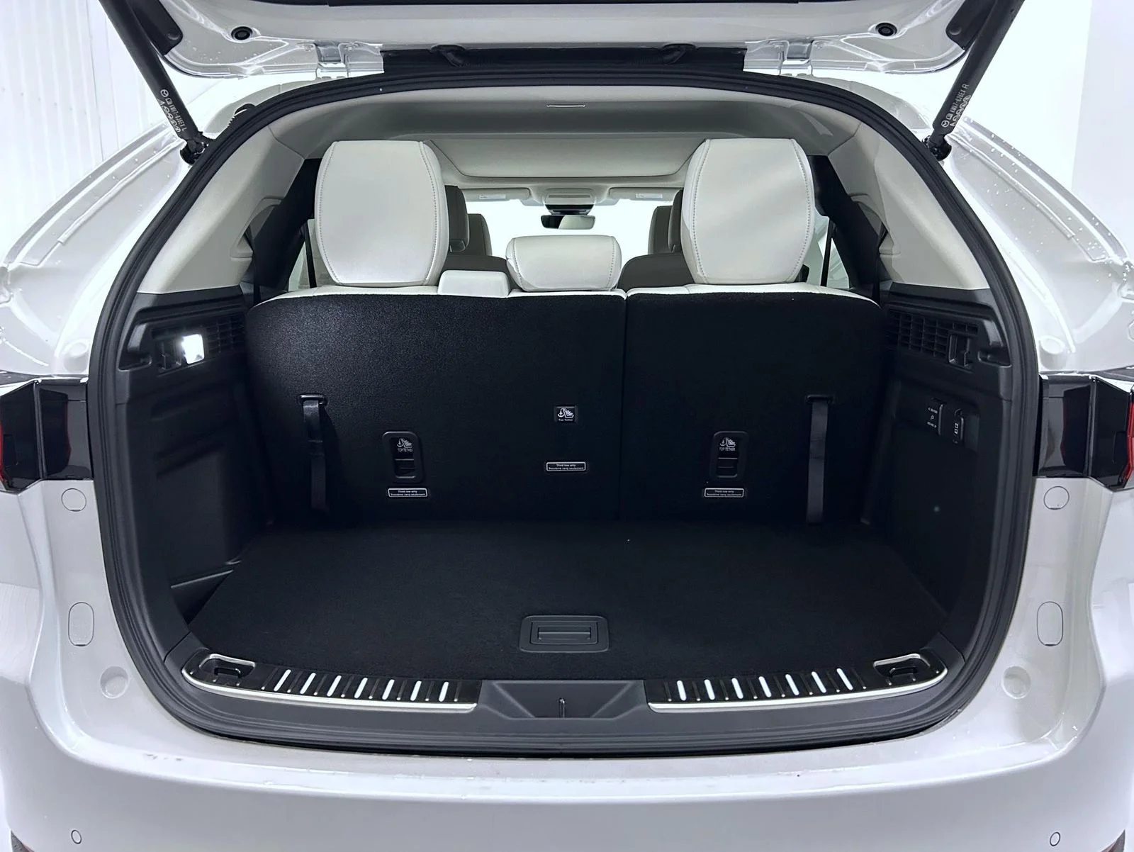 New 2026 Rhodium White Premium Mazda 3.3 Turbo Premium Plus AWD image 10