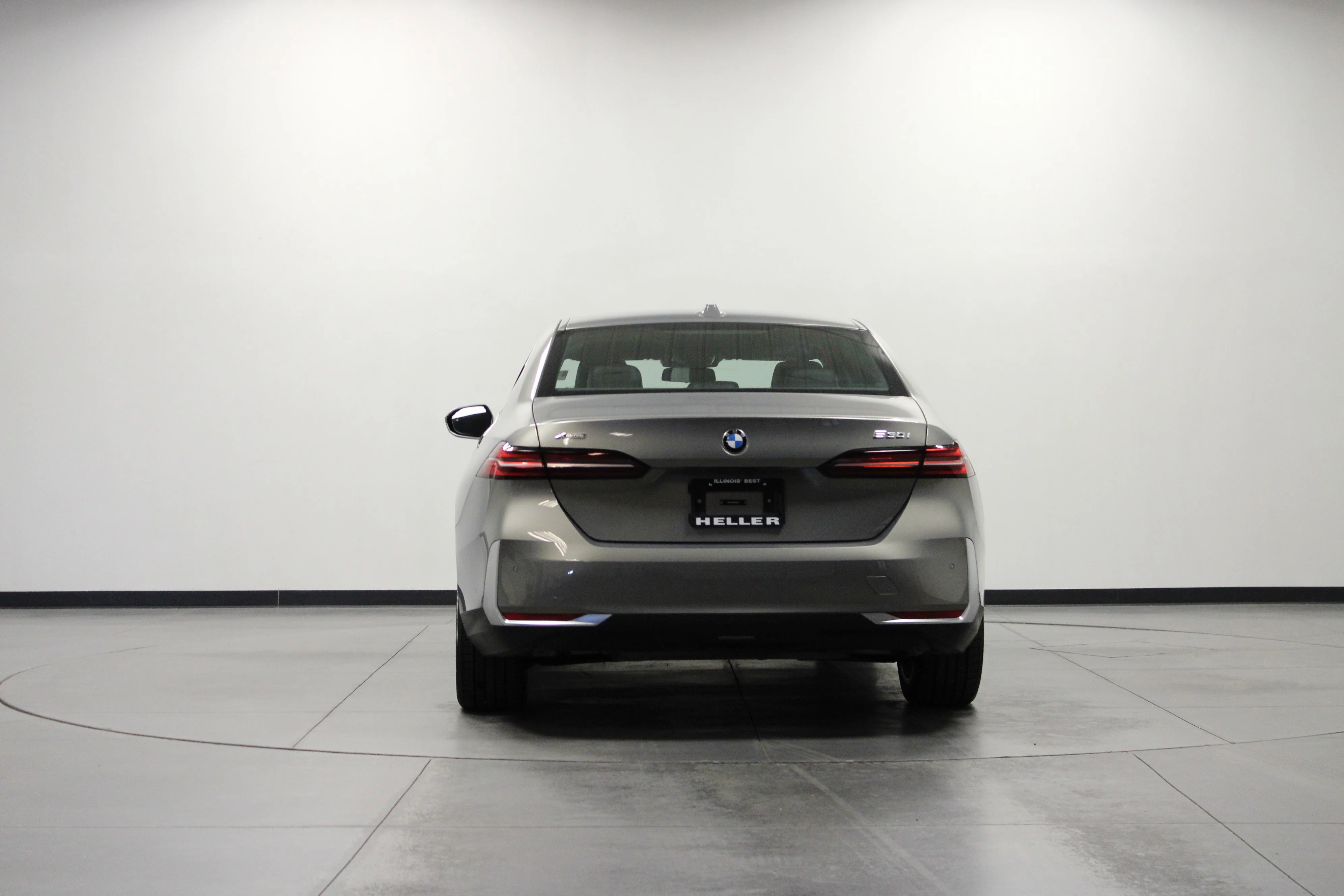 Used 2024 Oxide Grey Metallic BMW 530i xDrive image 5