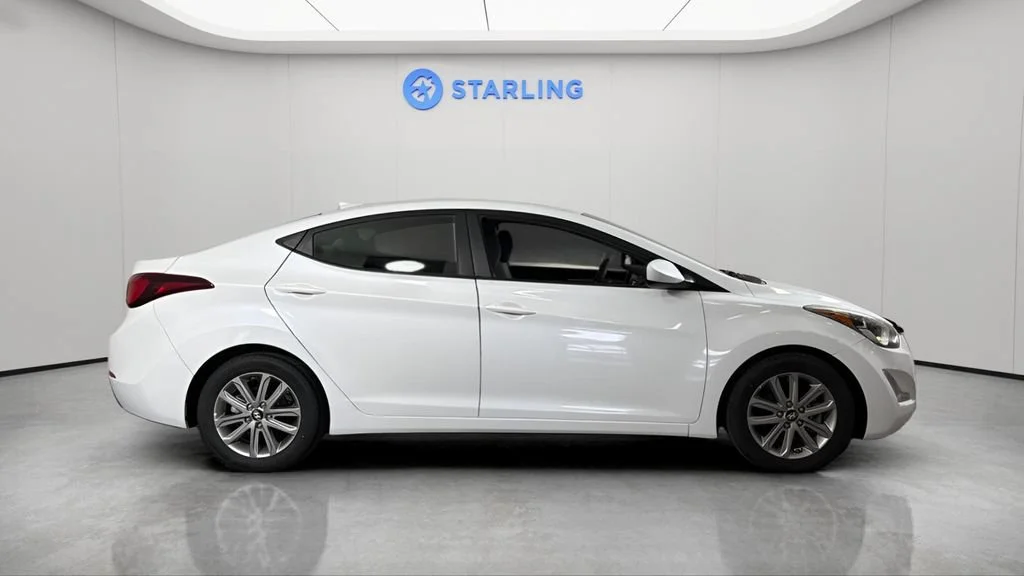 Used 2016 White Hyundai SE image 11