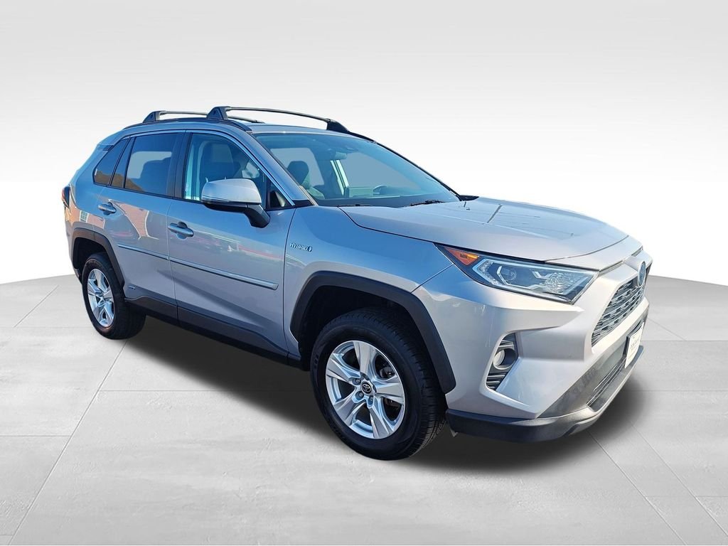 Used 2021 Silver Toyota XLE image 7