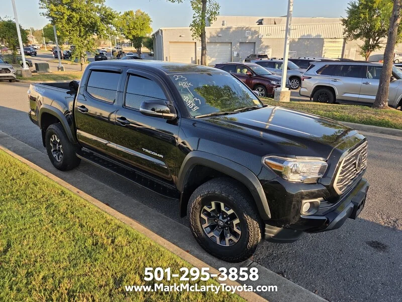Used 2023  TOYOTA  image 3
