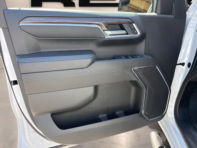 Used 2024 White Chevrolet RST image 18