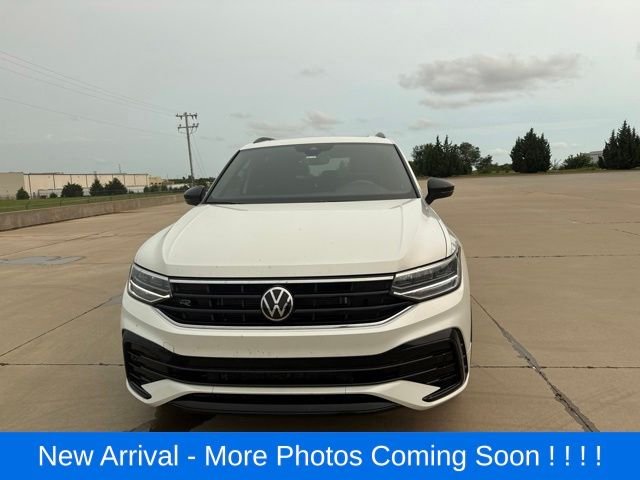 Used 2023  Volkswagen 2.0T SE R-Line Black image 2