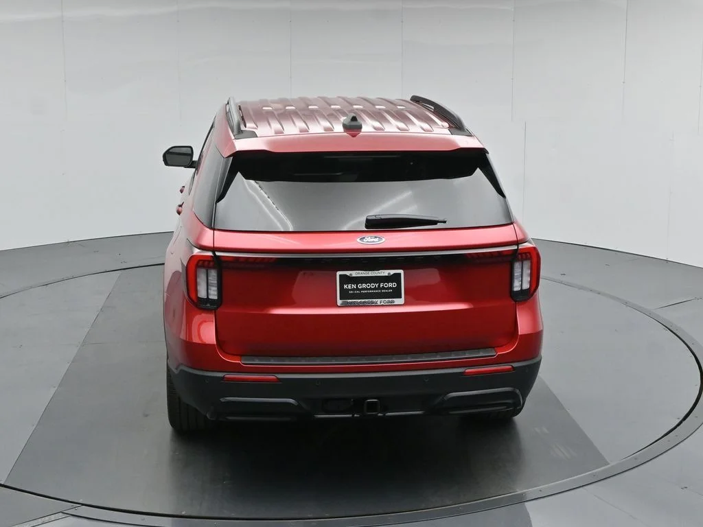 New 2026 Rapid Red Metallic Tinted Clearcoat Ford ST-Line image 41