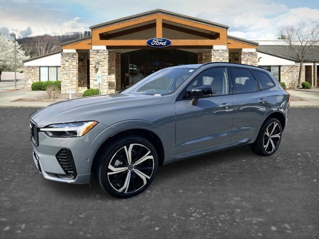 2024 Volvo XC60 Ultimate Dark Theme
