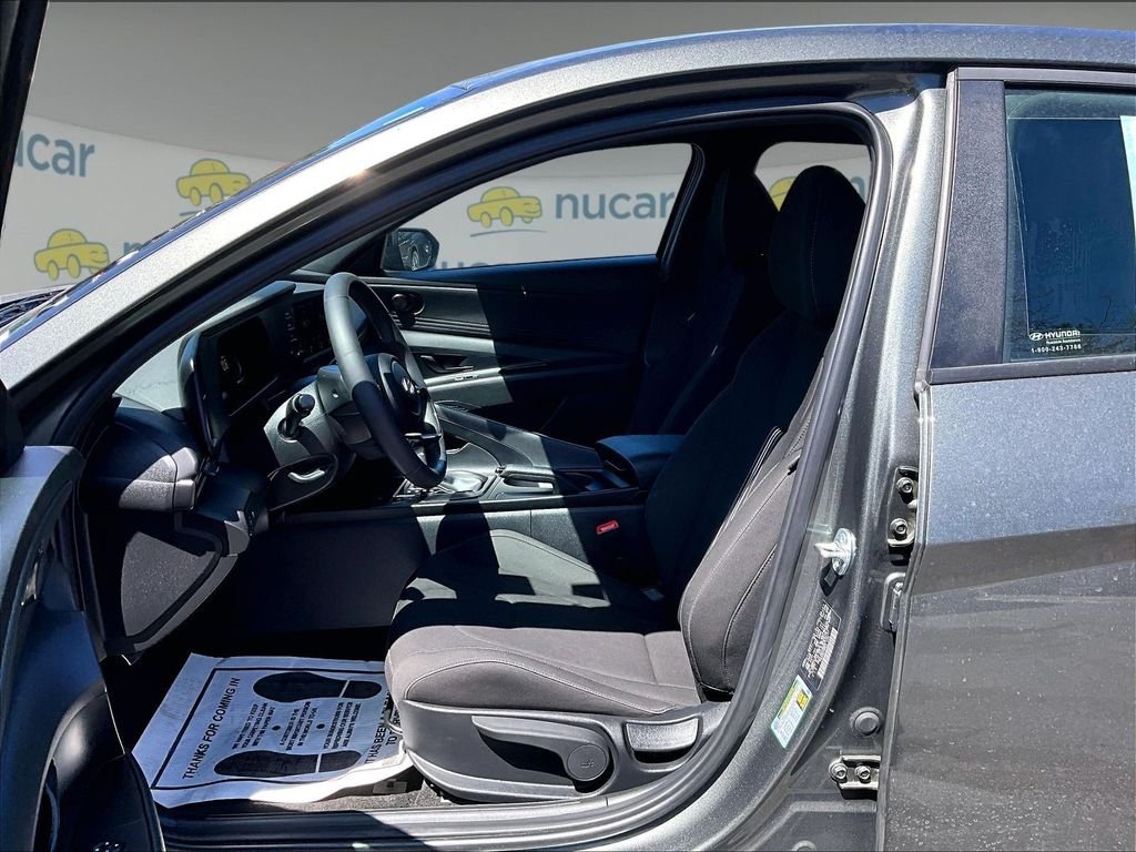 Used 2025 Gray Hyundai SEL Sport image 12