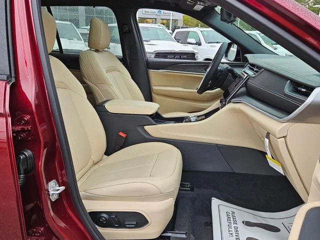 New 2025 Velvet Red Pearl-Coat Exterior Paint Jeep Limited image 17