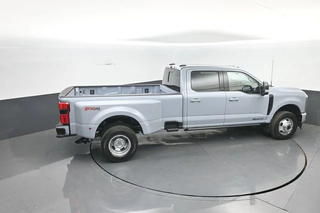 New 2026 Glacier Gray Metallic Tri-Coat Ford F-350® Platinum® image 31