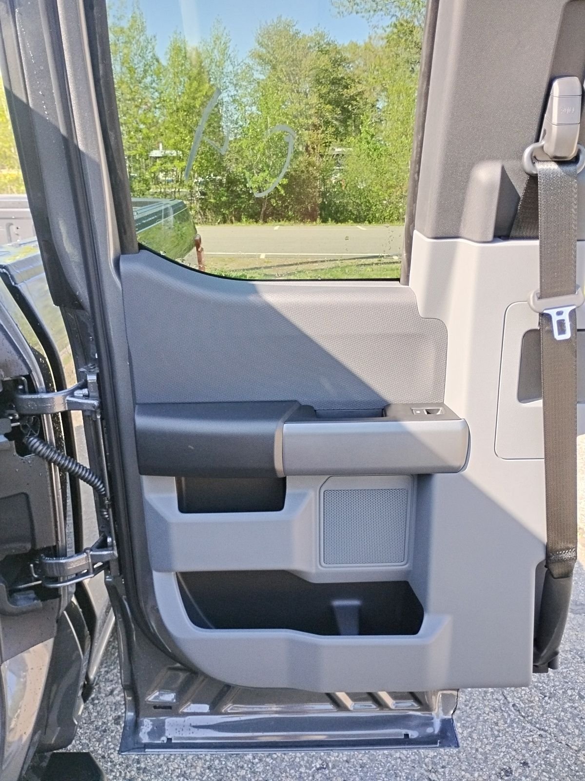 New 2026 Carbonized Gray Metallic Ford XLT image 9