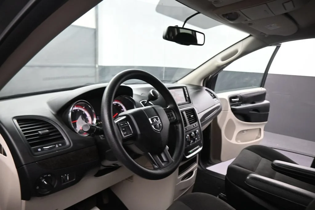 Used 2018 Gray Dodge SE image 38