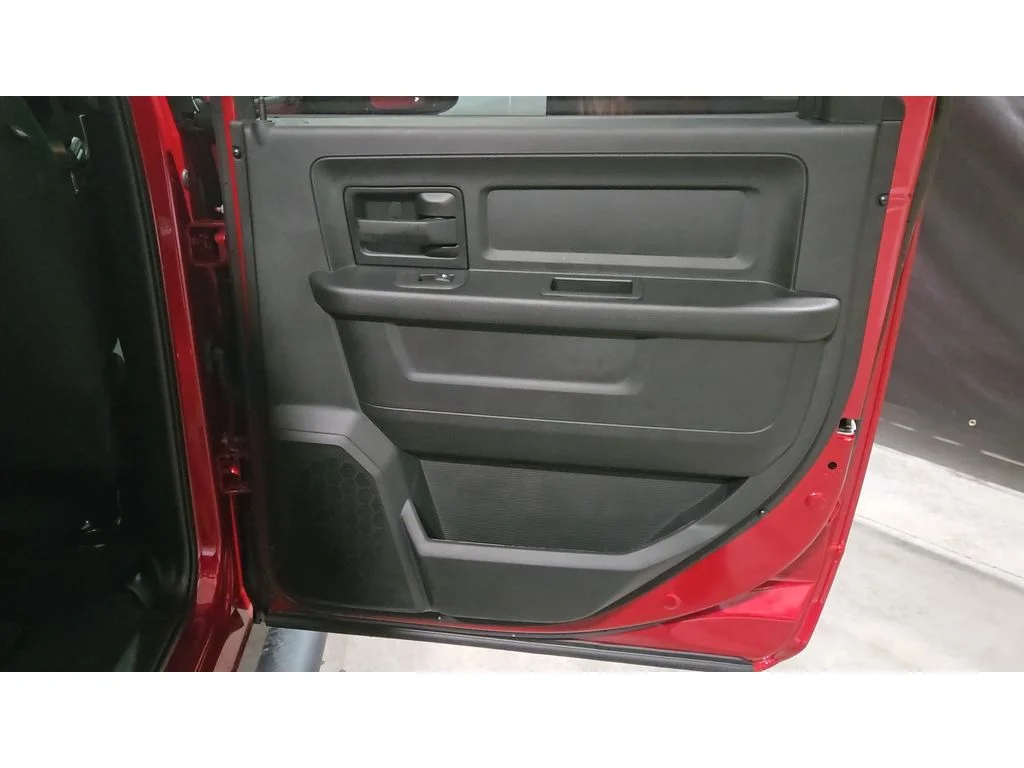 New 2026 Molten Red Pearl-Coat Exterior Paint RAM Tradesman image 18