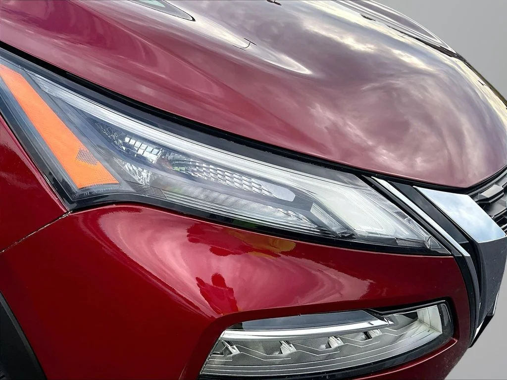 Used 2023 Red Nissan SV image 28