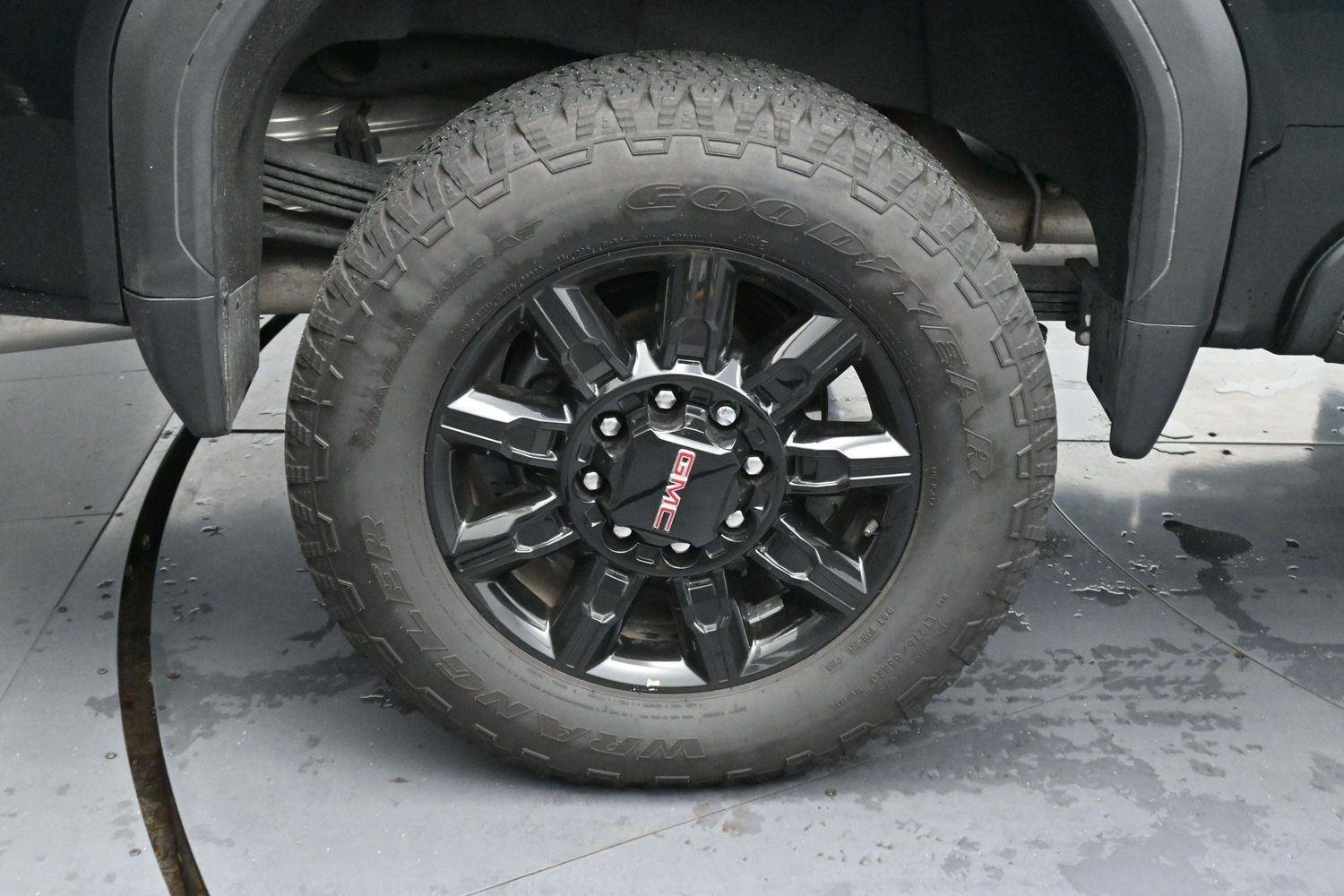 Used 2025 Onyx Black GMC AT4 image 36