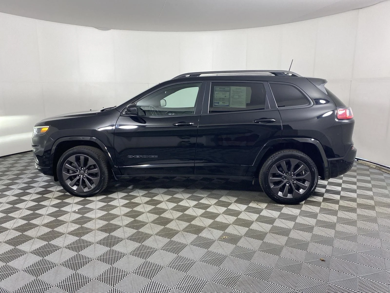 Used 2021 Diamond Black Crystal Pearlcoat Jeep High Altitude image 4