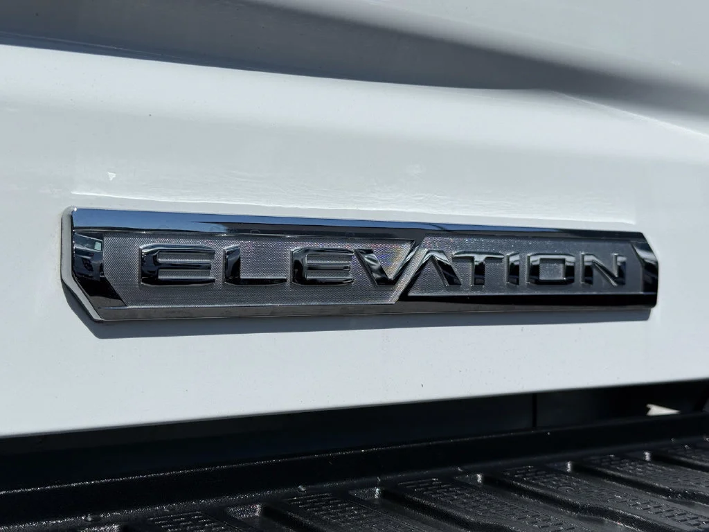 Used 2023 SUMMIT WHITE GMC Elevation image 10