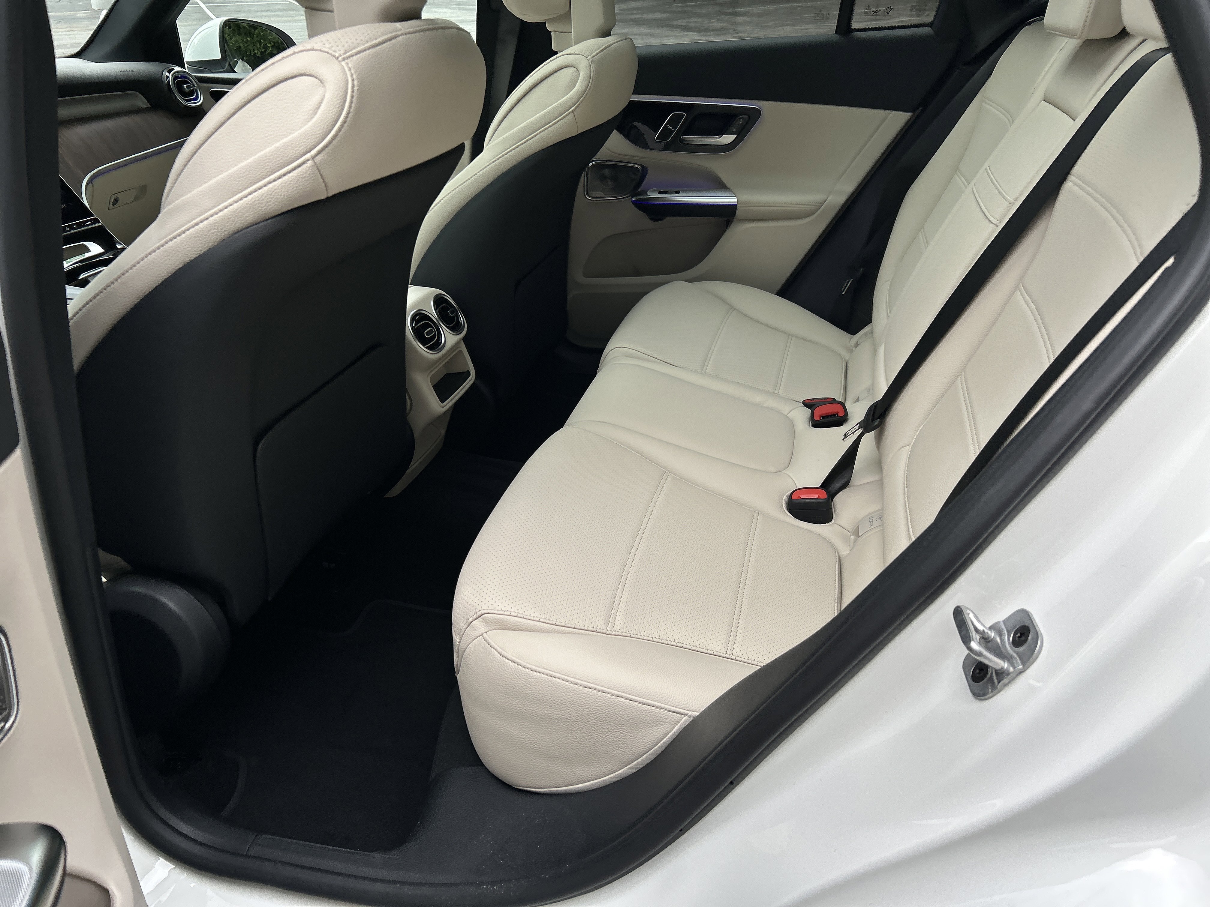 New 2026 Polar White Mercedes-Benz GLC 350e 4MATIC® SUV image 36