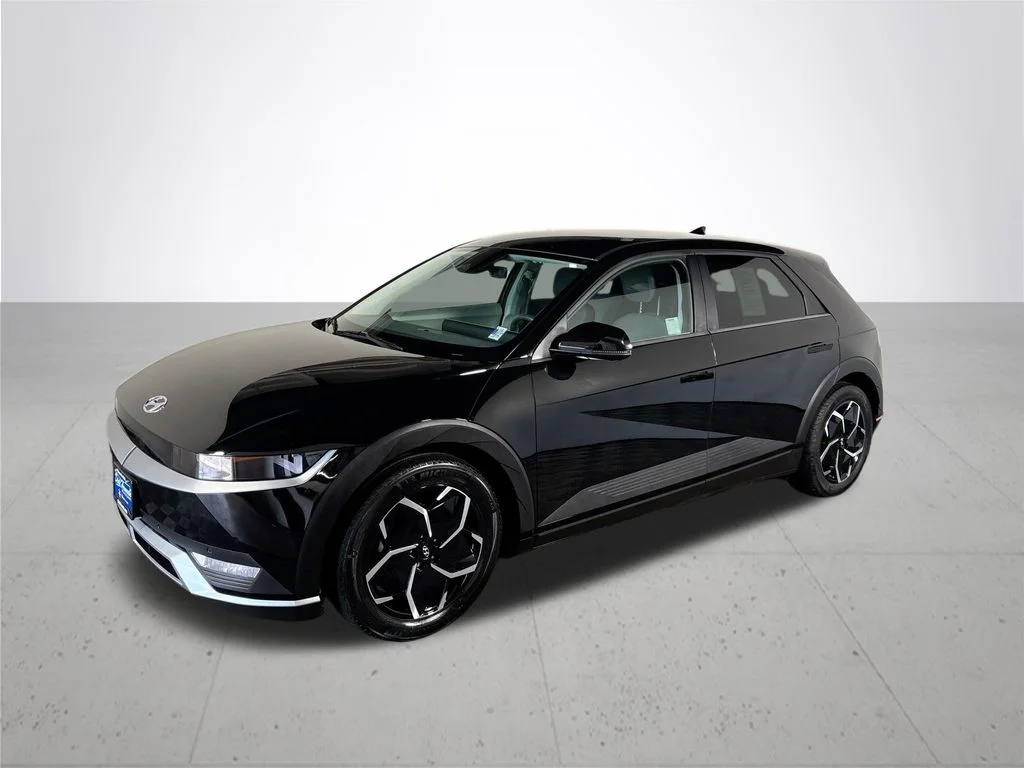 Used 2024 Black Hyundai SEL image 2