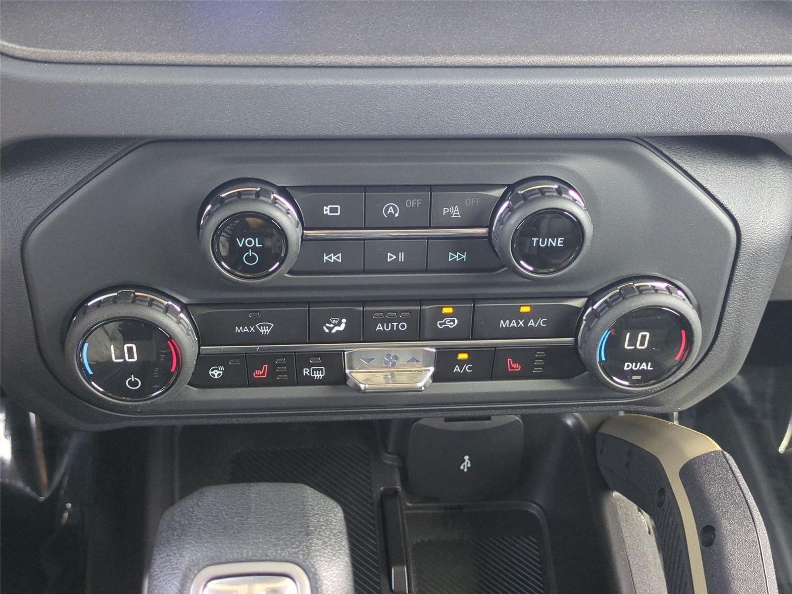 New 2026 Desert Sand Ford Badlands® image 27