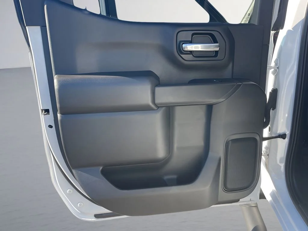 Used 2025 Summit White Chevrolet Custom image 30