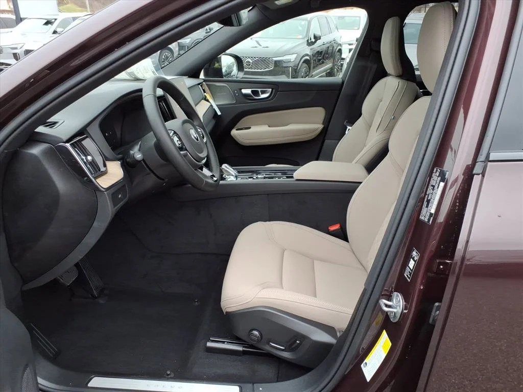 2026 Volvo XC60 Plus - Photo 10