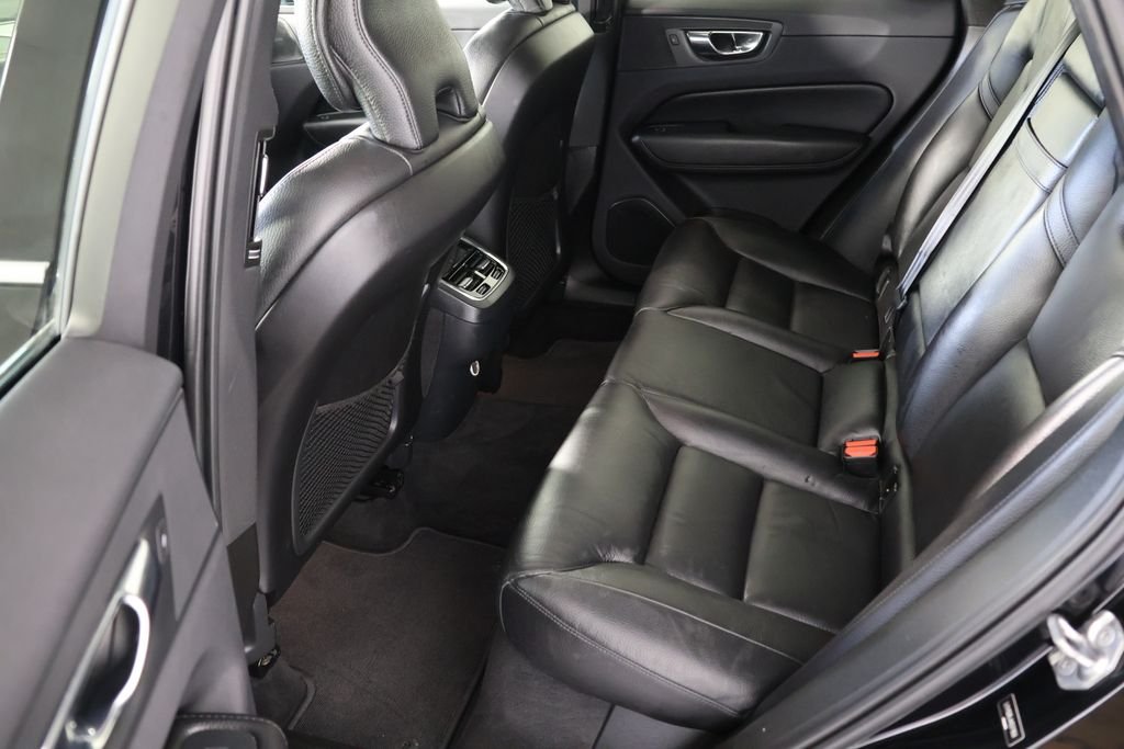 Used 2019 Black Volvo T5 Inscription image 20