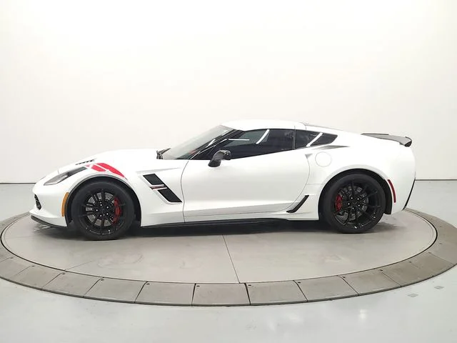 Used 2019 White Chevrolet Grand Sport image 4