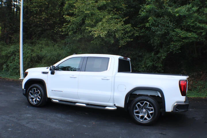 Certified Used 2023 SUMMIT WHITE GMC SLE image 3