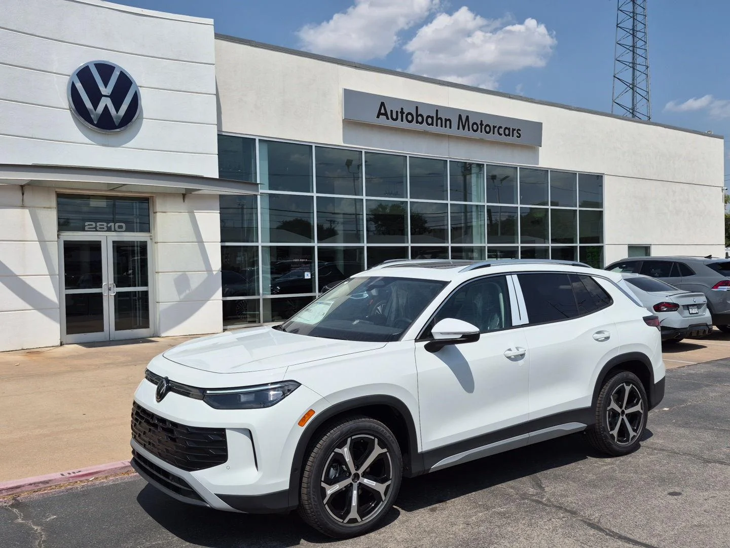 New 2026 Pure White Volkswagen SE image 1