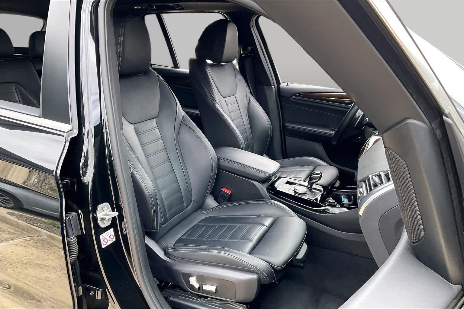 Used 2022 Black Sapphire Metallic BMW sDrive30i image 9