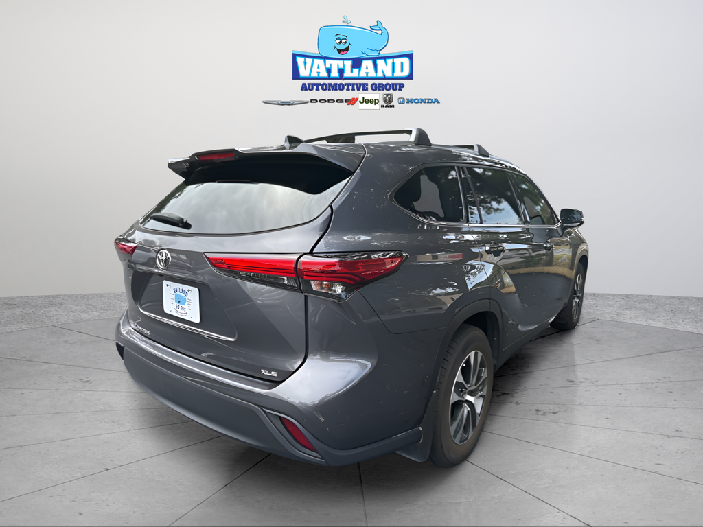 Used 2020 Gray Toyota XLE image 5