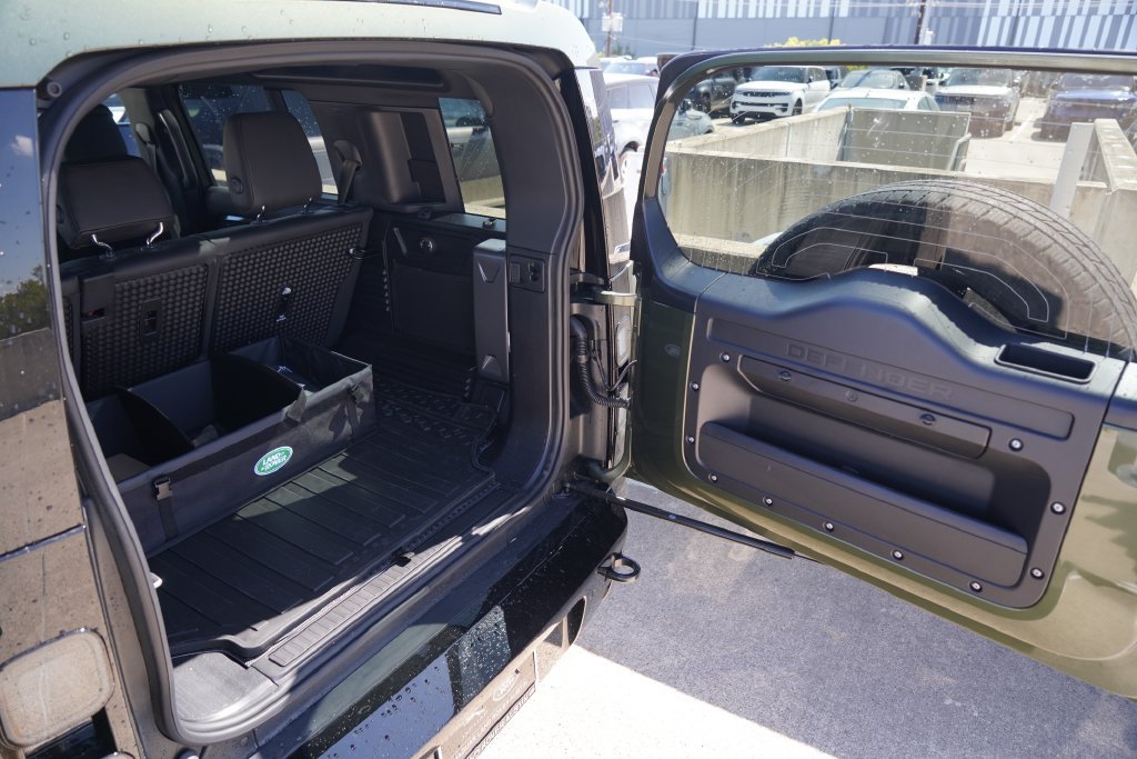 New 2026 Woolstone Green Land Rover X-Dynamic SE image 28