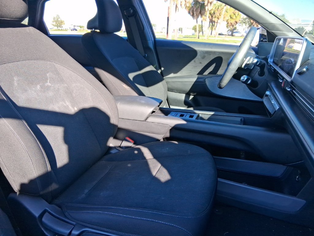 Used 2023 Green Hyundai SE image 16