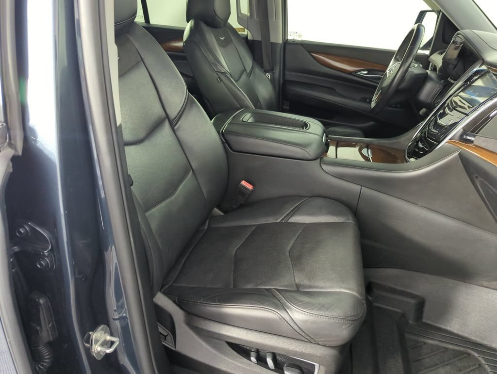 Used 2020 SHADOW METALLIC Cadillac Premium Luxury image 40