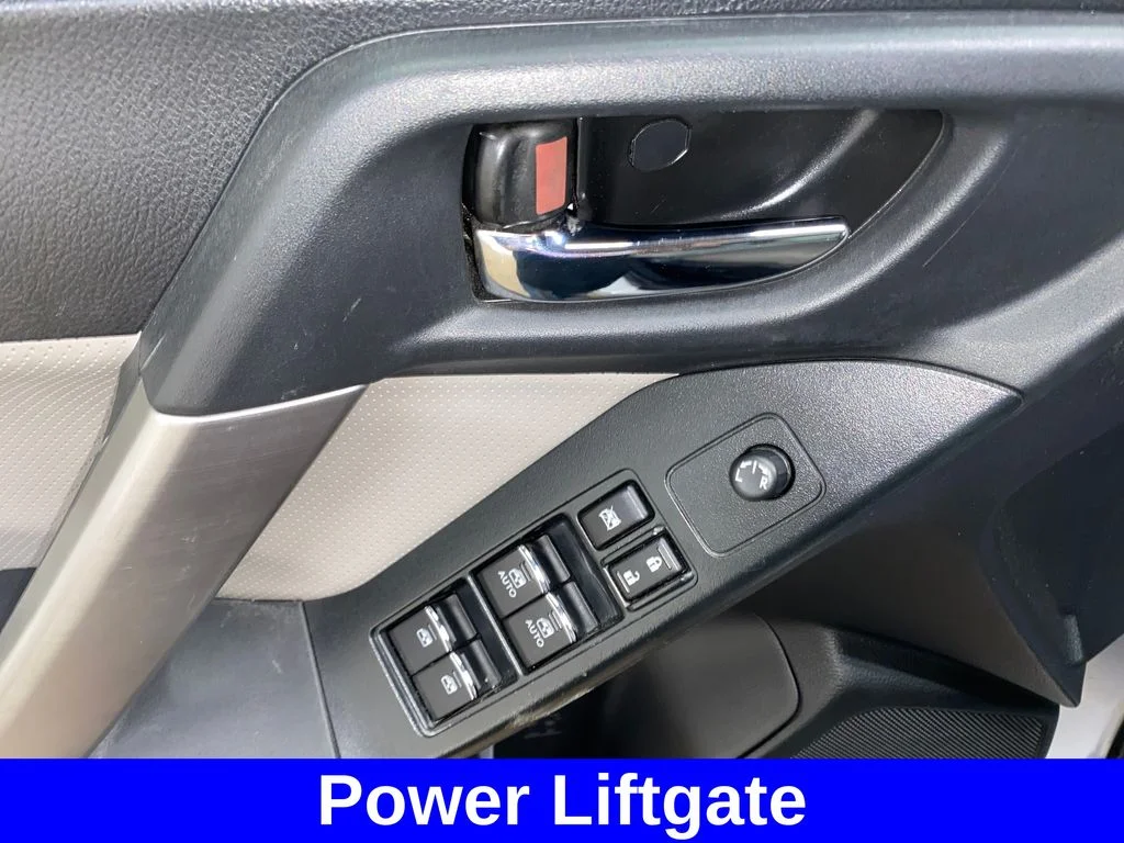 Used 2018 Silver Subaru 2.5i Limited image 9