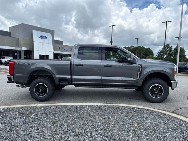 New 2026 Carbonized Gray Metallic Ford XLT image 11
