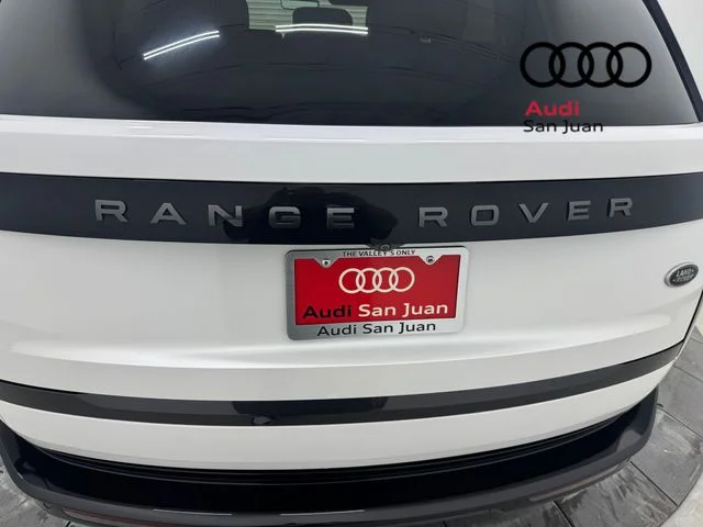 Used 2023 White Land Rover SE image 12