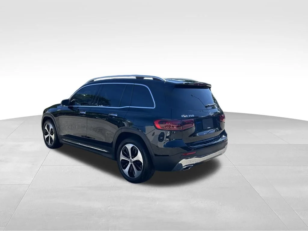 Used 2025 Black Mercedes-Benz GLB 250 image 3